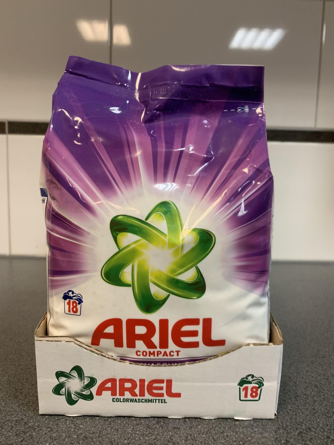 ARIEL Waspoeder Color 18sc/1,35kg – Cosmo Plaza BV